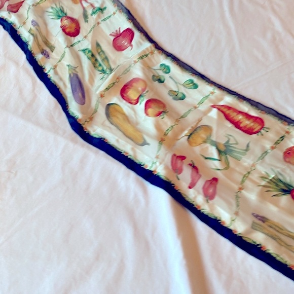 Bill Blass Silk Scarf Blue White Garden Design Long - Picture 4 of 10